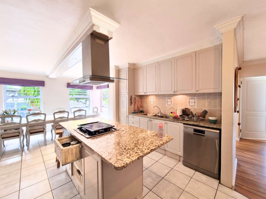 5 Bedroom Property for Sale in Chanteclair Western Cape